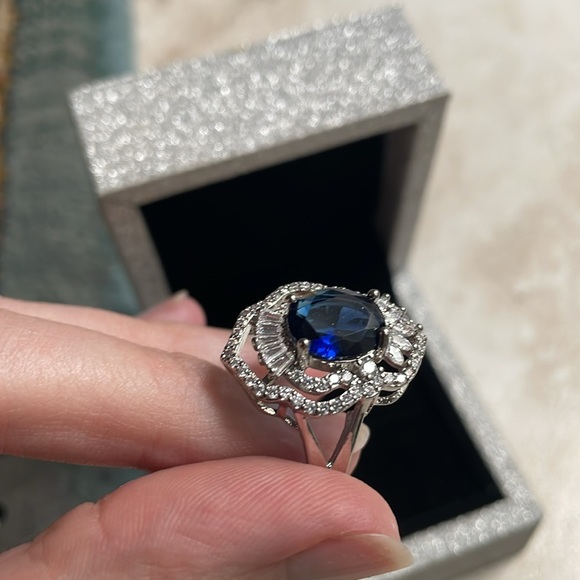 Elegant Sapphire and Silver Ring - Picture 11 of 17